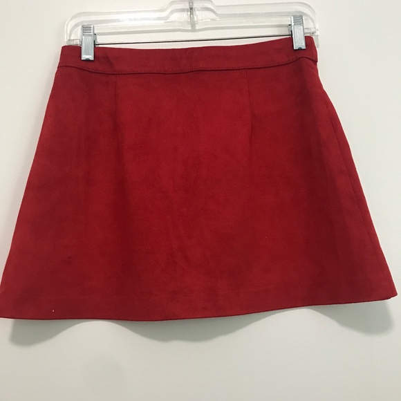 Red skirt - Picture 3 of 3